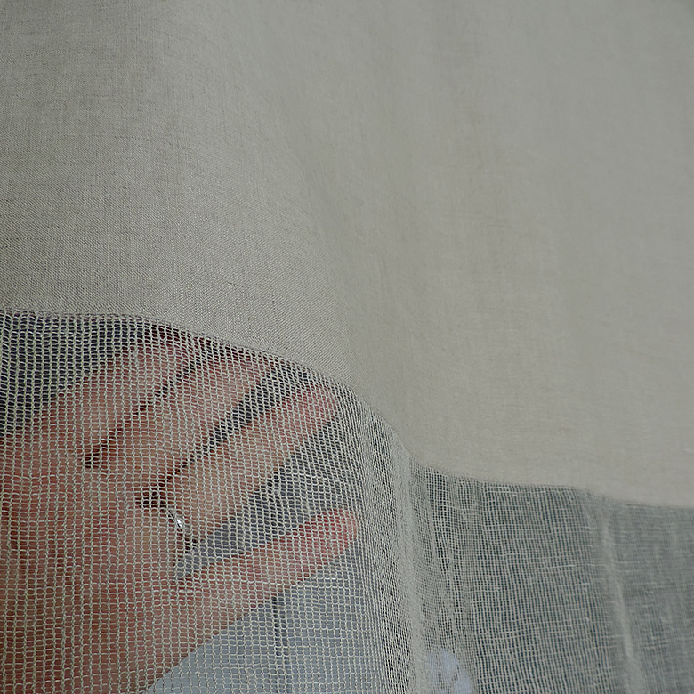 蚊帳カーテンの素材
